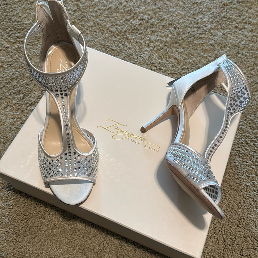 NEW Imagine by Vince Camuto heels size 7.5